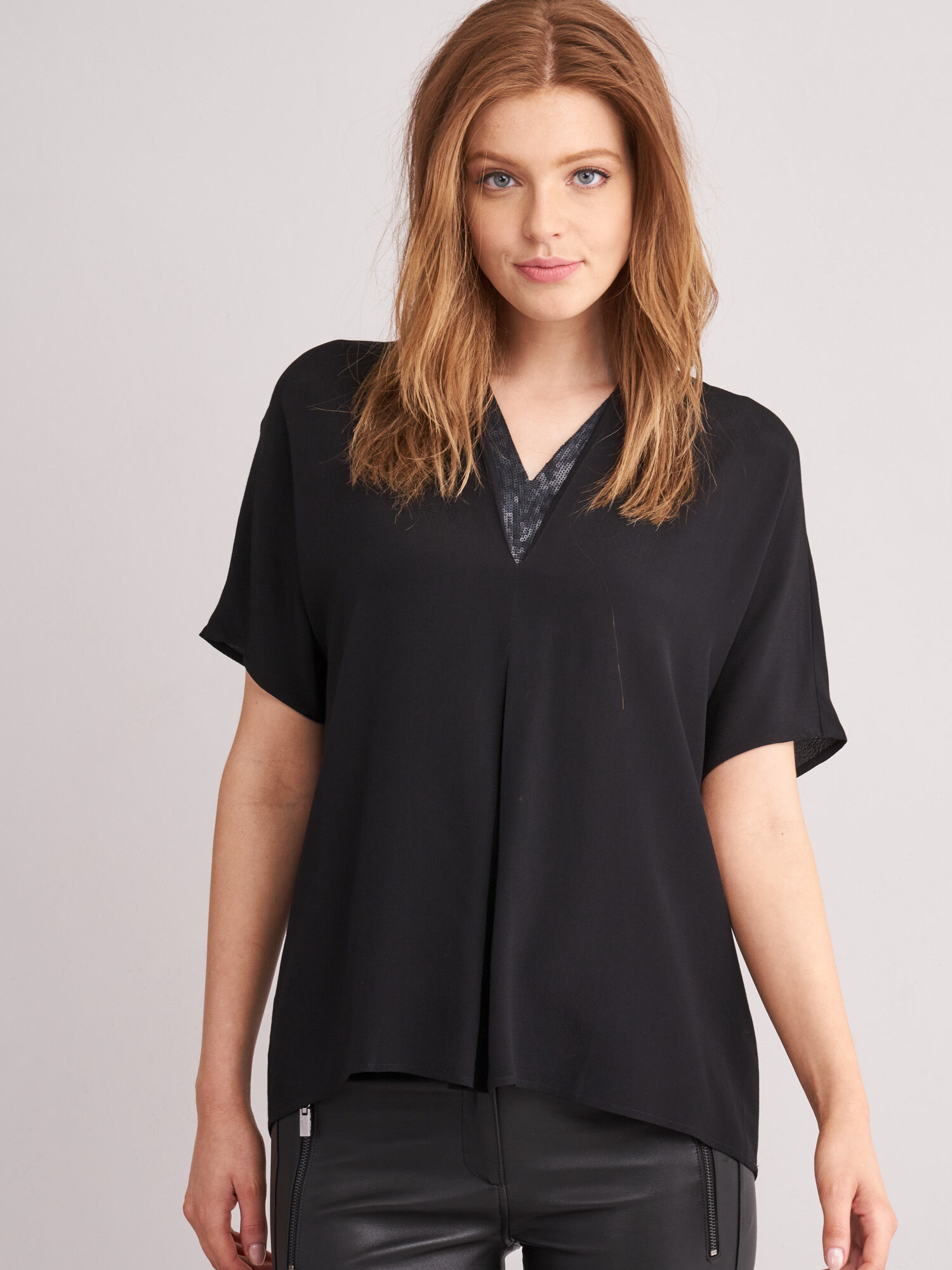 Blouse met V-hals en lovertjes