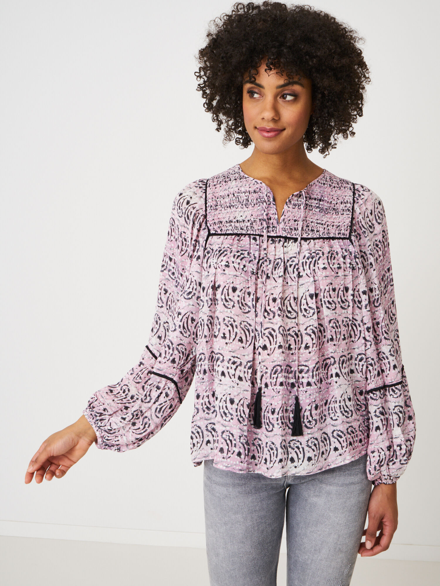 Blouse met batik paisley print en lange pofmouwen