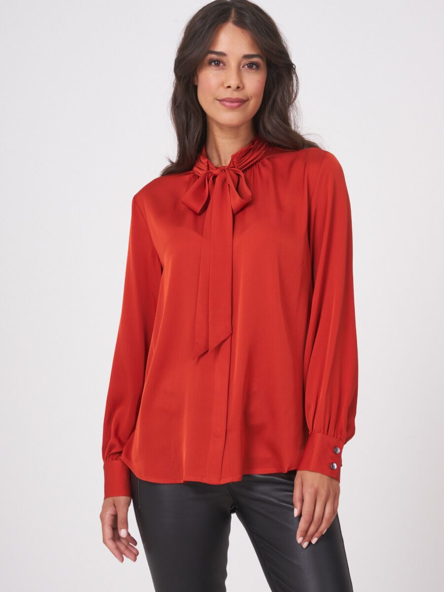 Blouse met strik van zijde