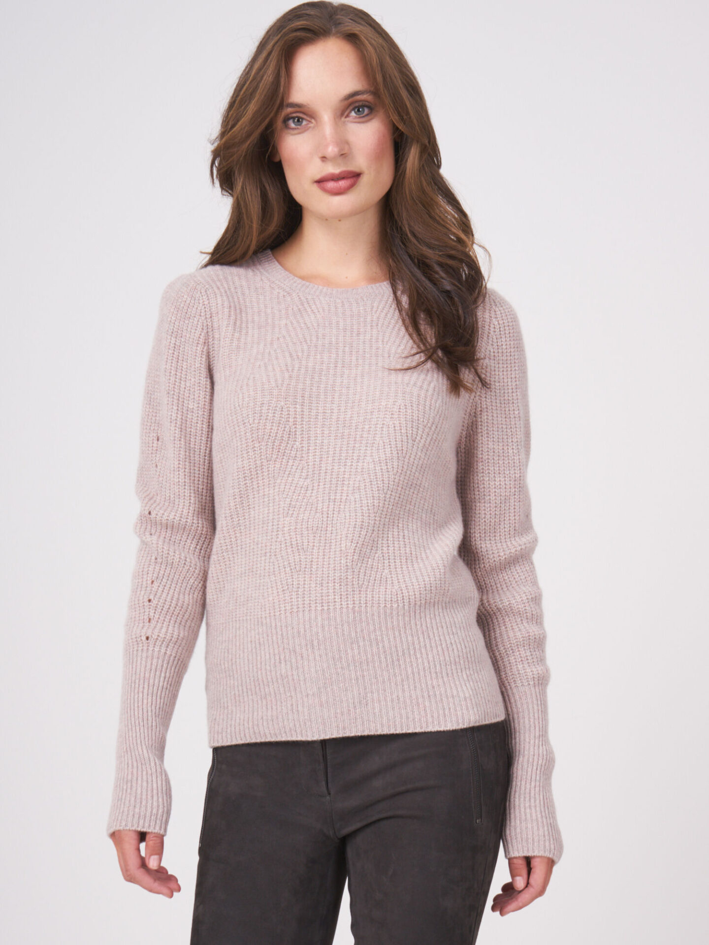 Geribde cashmere trui met pointelle details