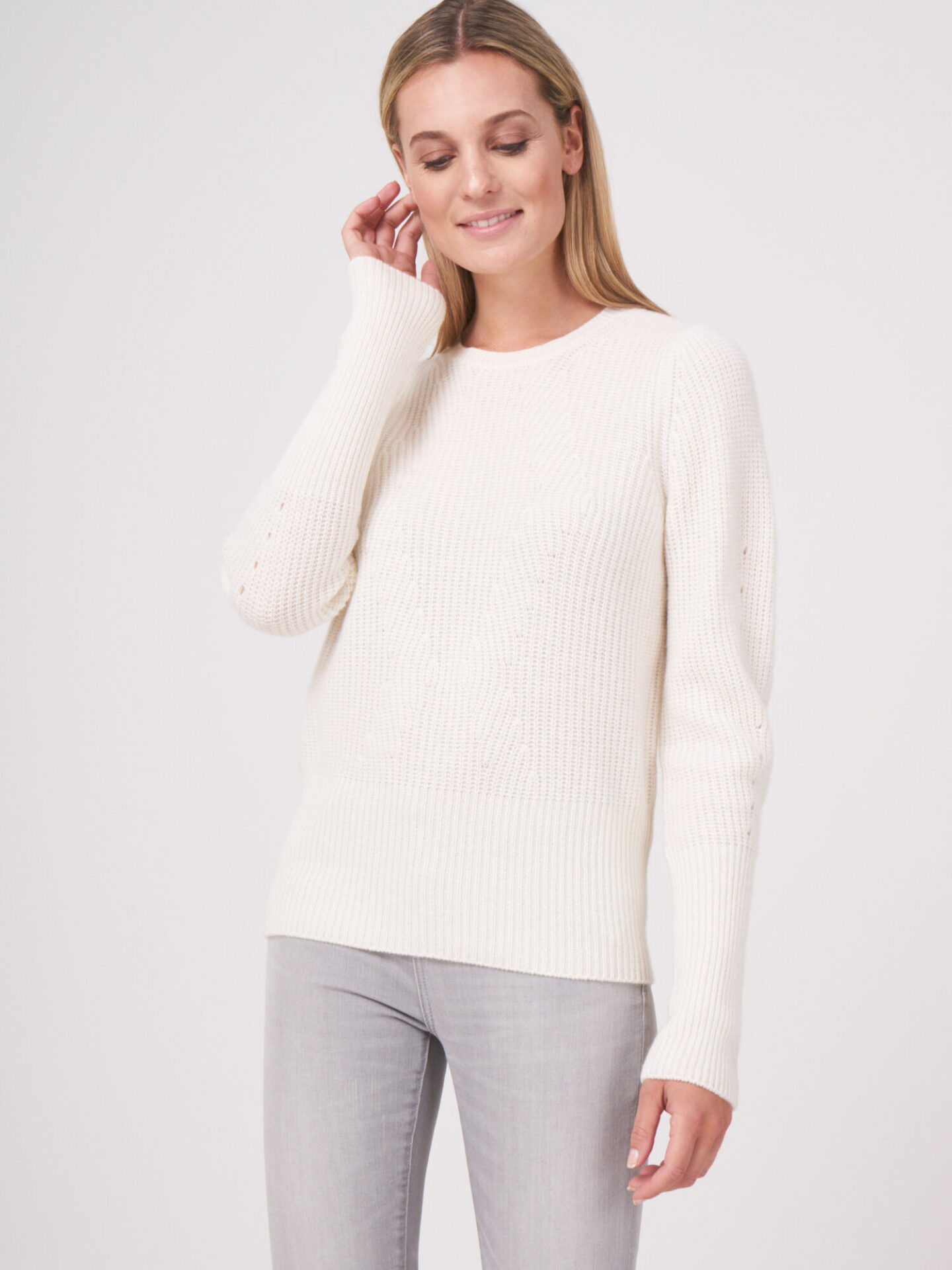 Geribde cashmere trui met pointelle details