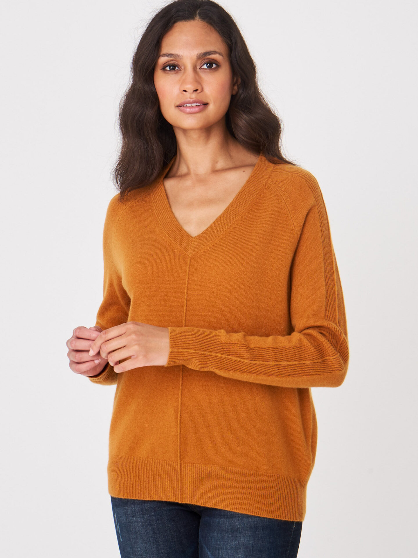 Lichte en fijn gebreide cashmere trui met V-hals