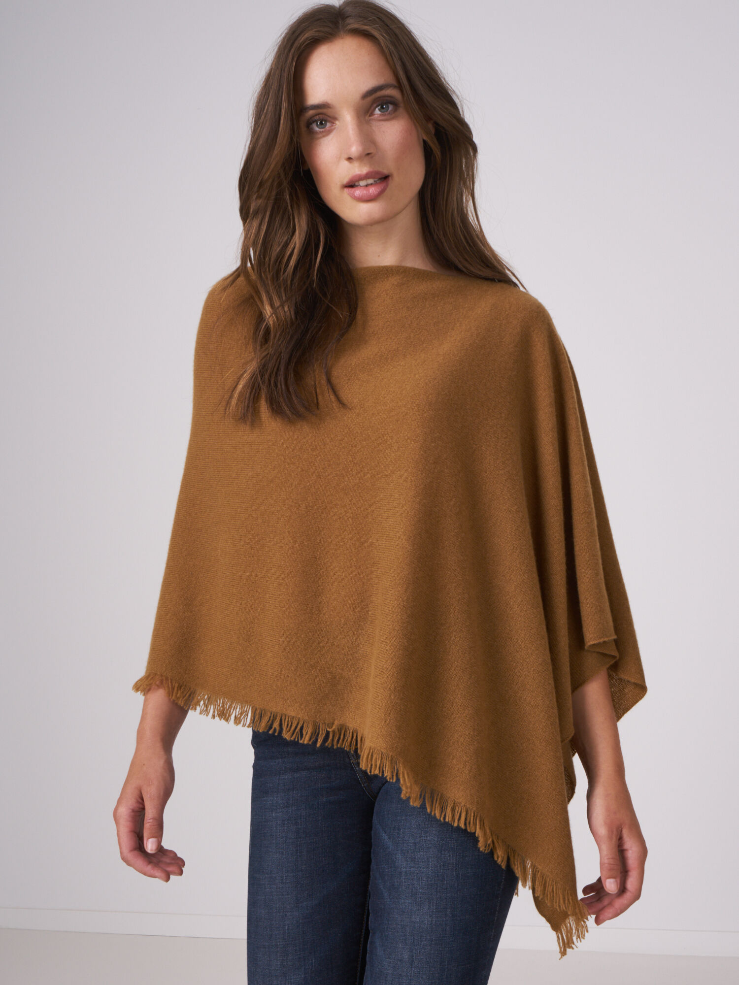 Organisch cashmere poncho met franjes