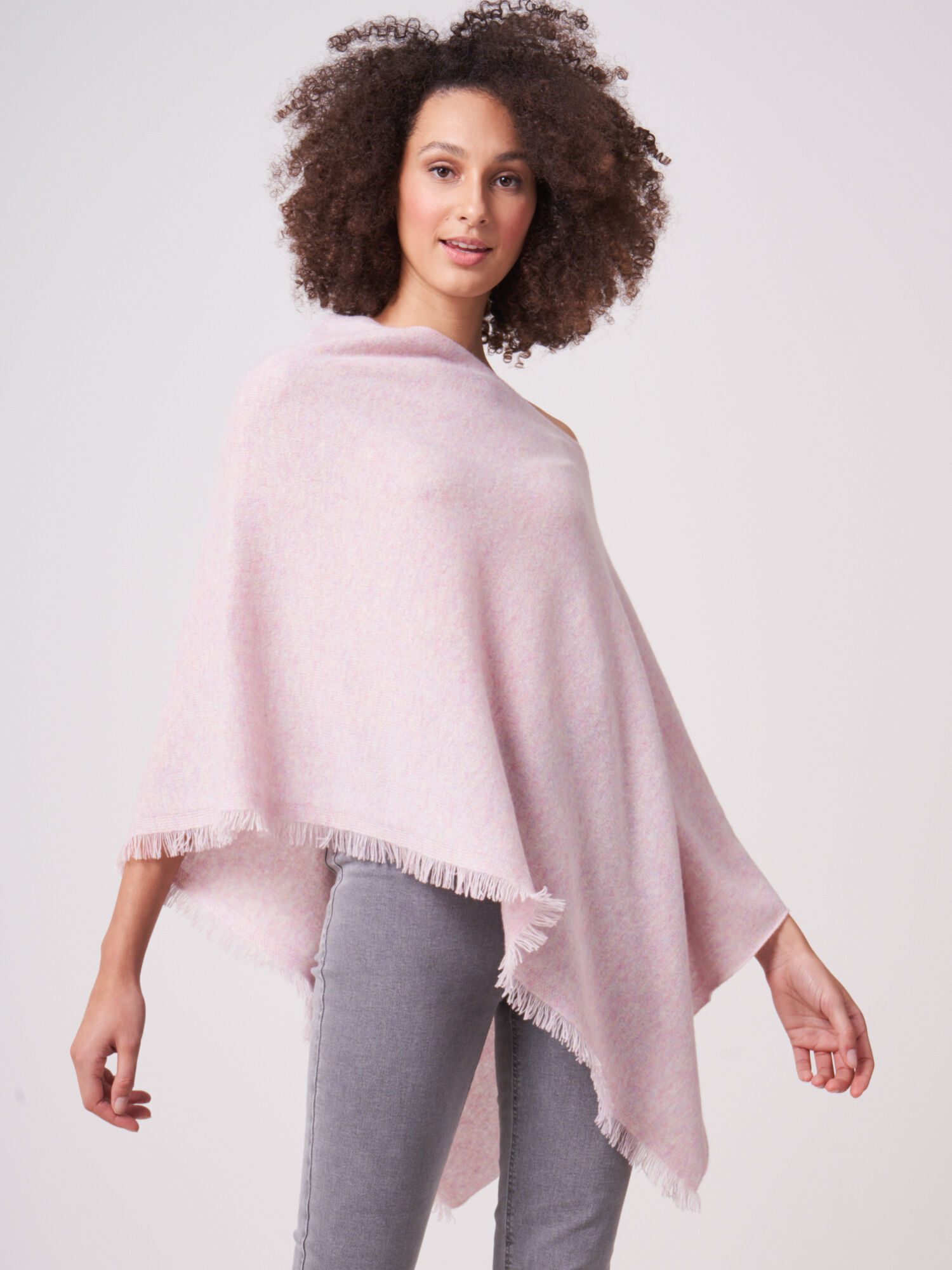 Organisch cashmere poncho met franjes