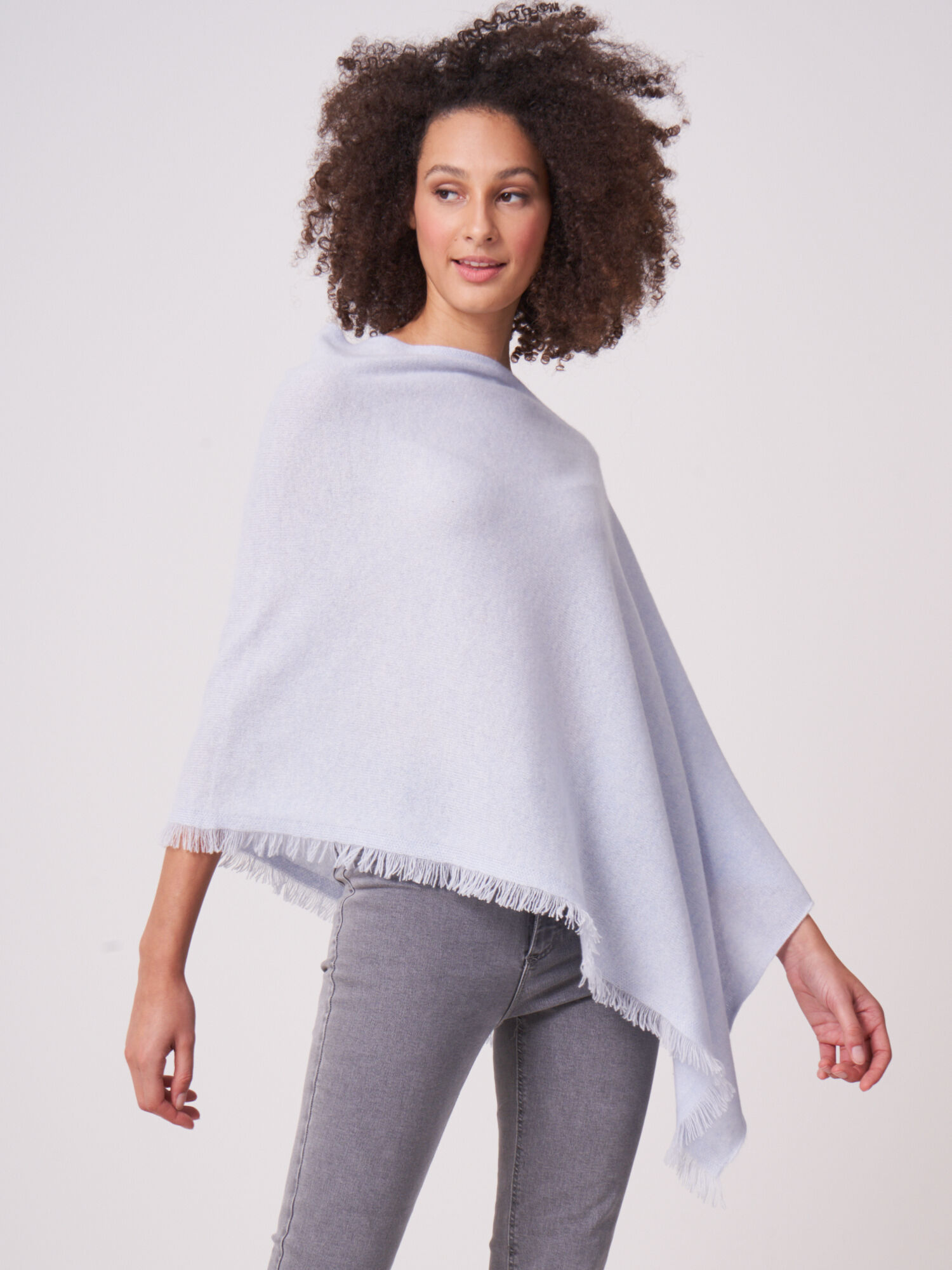 Organisch cashmere poncho met franjes