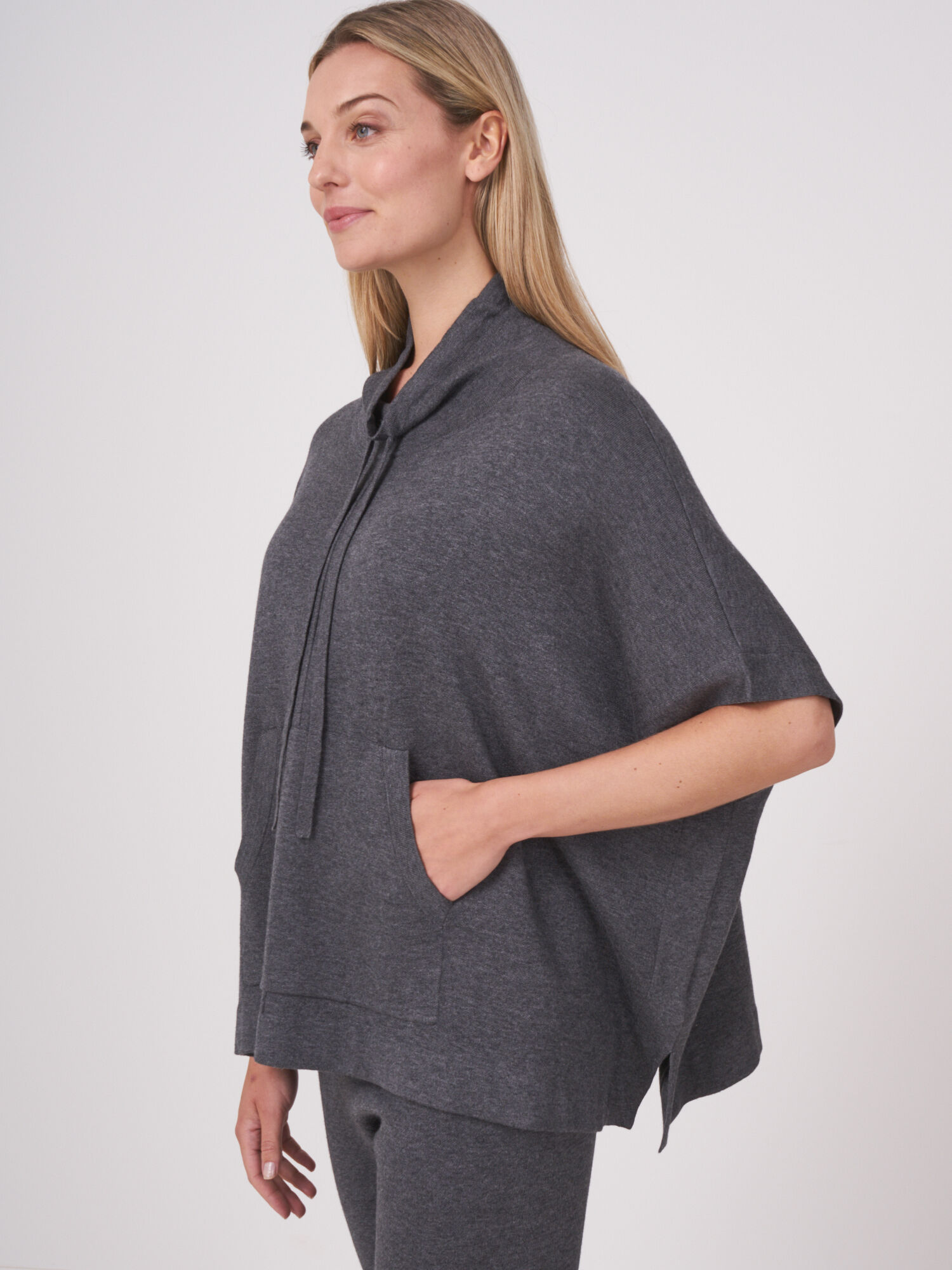 Sportieve poncho met kangoeroezak