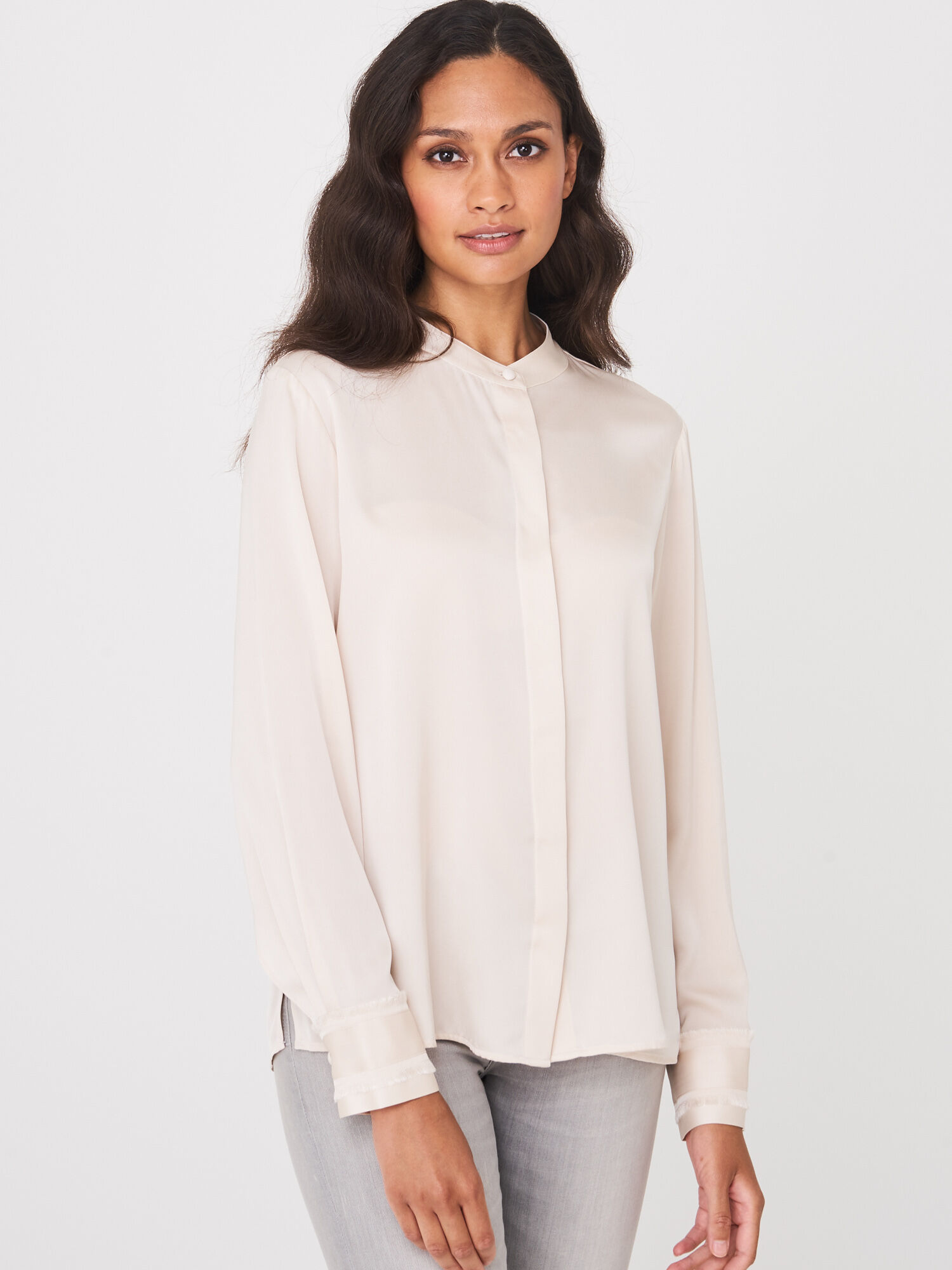 Zijden blouse met manchet met fijne franjes