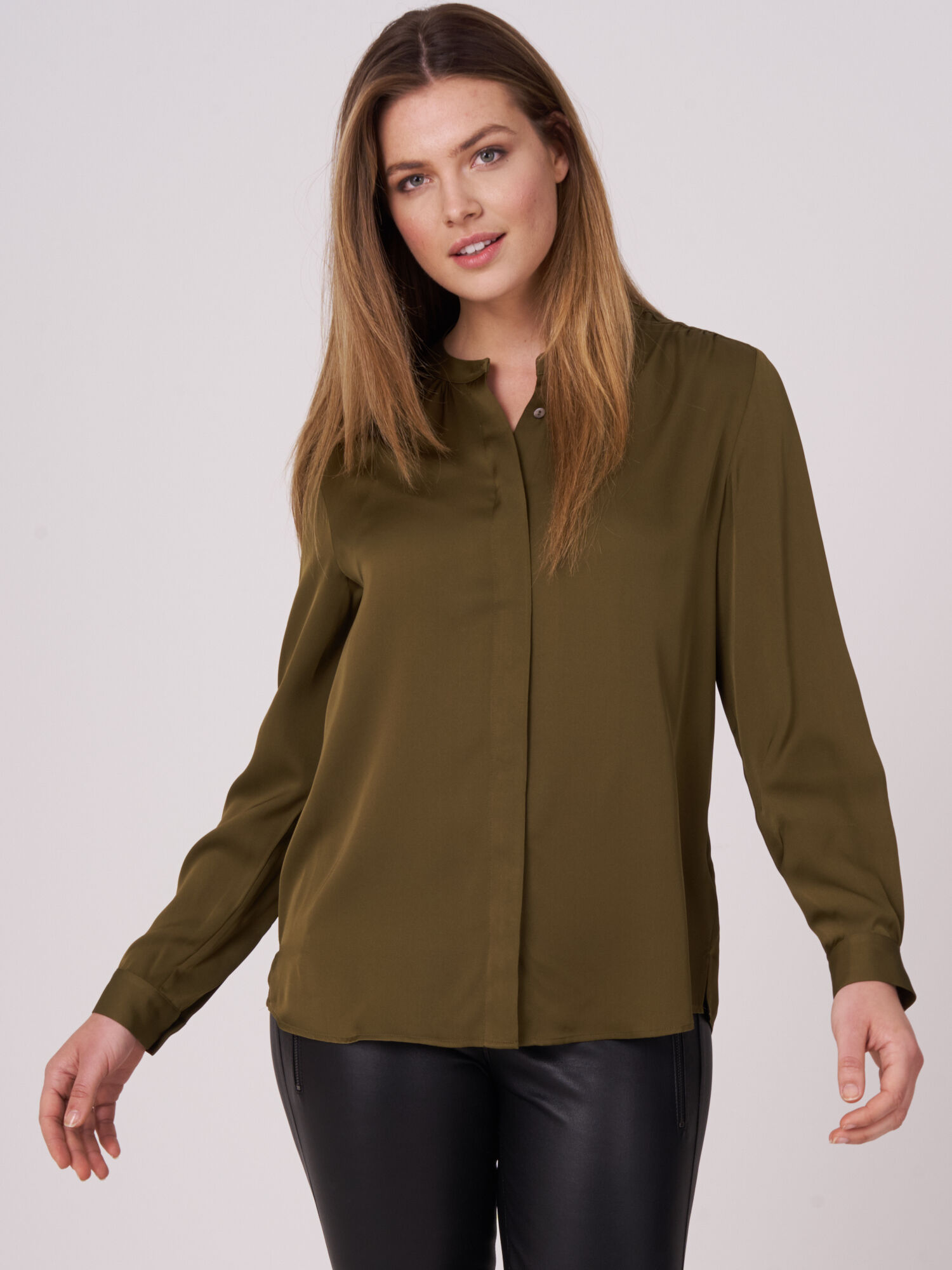 Zijden blouse met mao-kraag