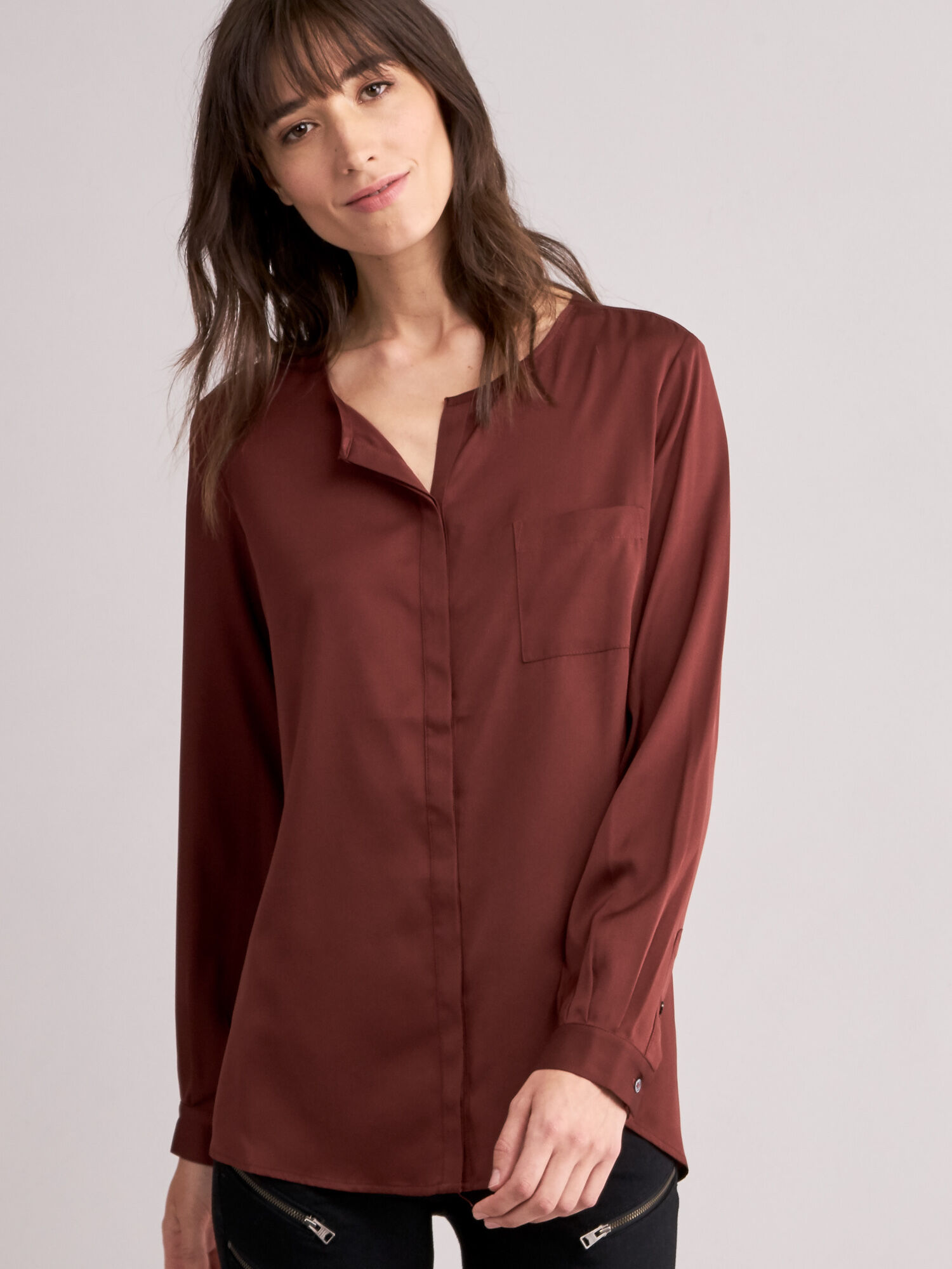 Zijden blouse met split in de hals