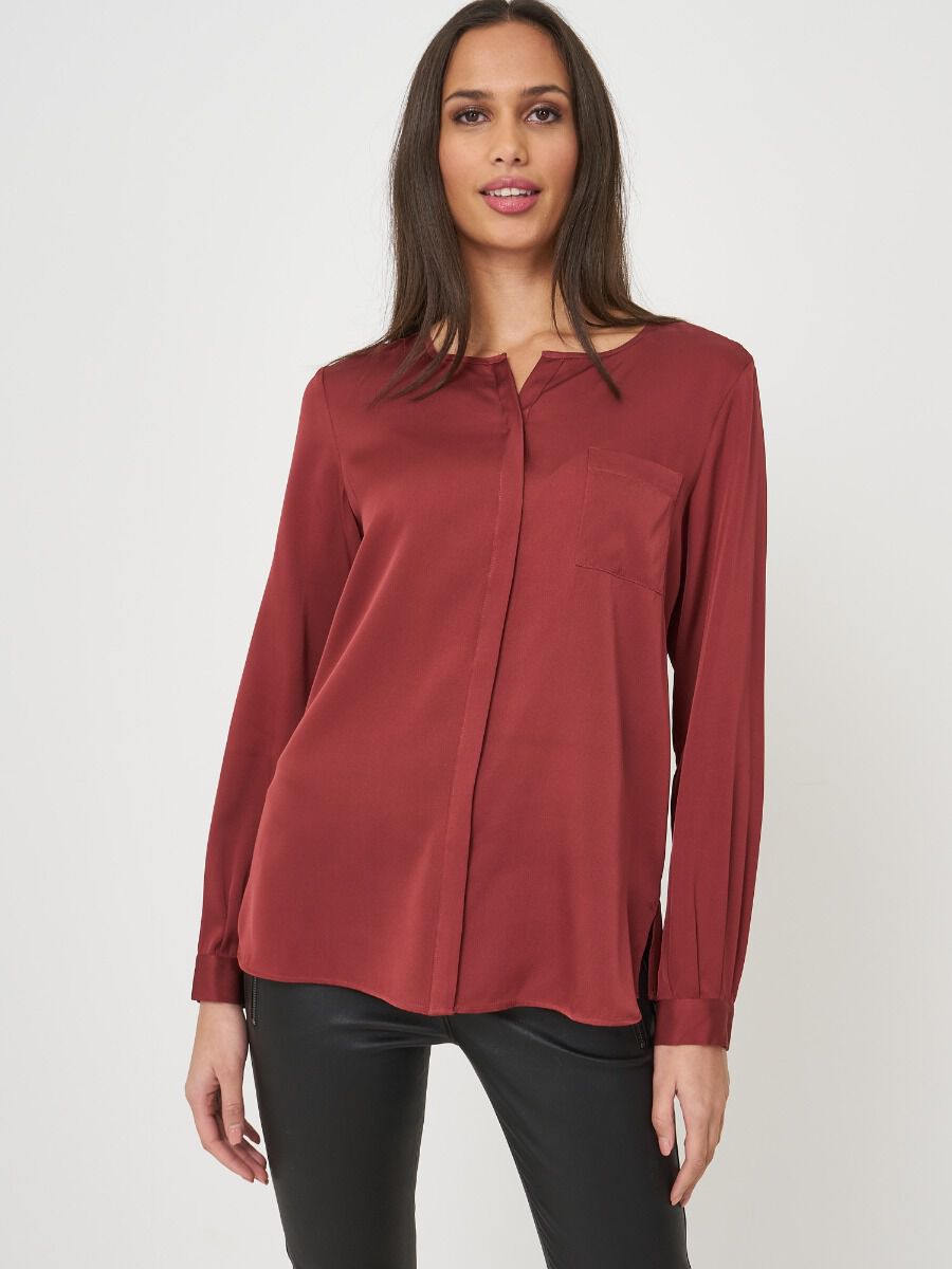 Zijden blouse met split in de hals